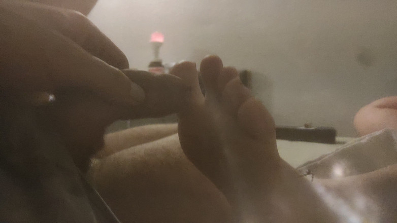 Obsessed_by_Feet: 朋友允许我在她玩耍的时候操她的脚