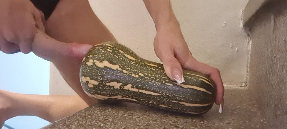 Paloma Veiga: 흑인 대물 자지와 섹스하는 육덕 거유녀