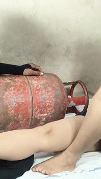 Indian Desi Girl Now Day Gas Cylinder Shortage Face and Nearby Friends Help to Cylinder