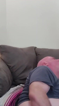 Betrapt door buurman! Aftrekkende grote zwarte lul krijgt een verrassing als buurvrouw stopt!