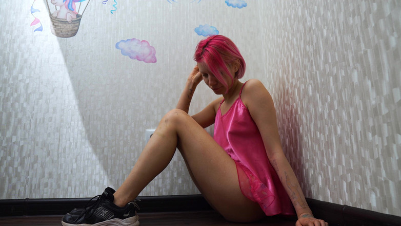 Vasya Sylvia: Awek menjilat dan meludah pada kaki