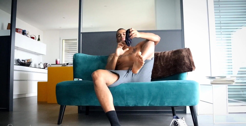 Smoker Master: È ora di adorare i calzini alfa, annusare le mie...