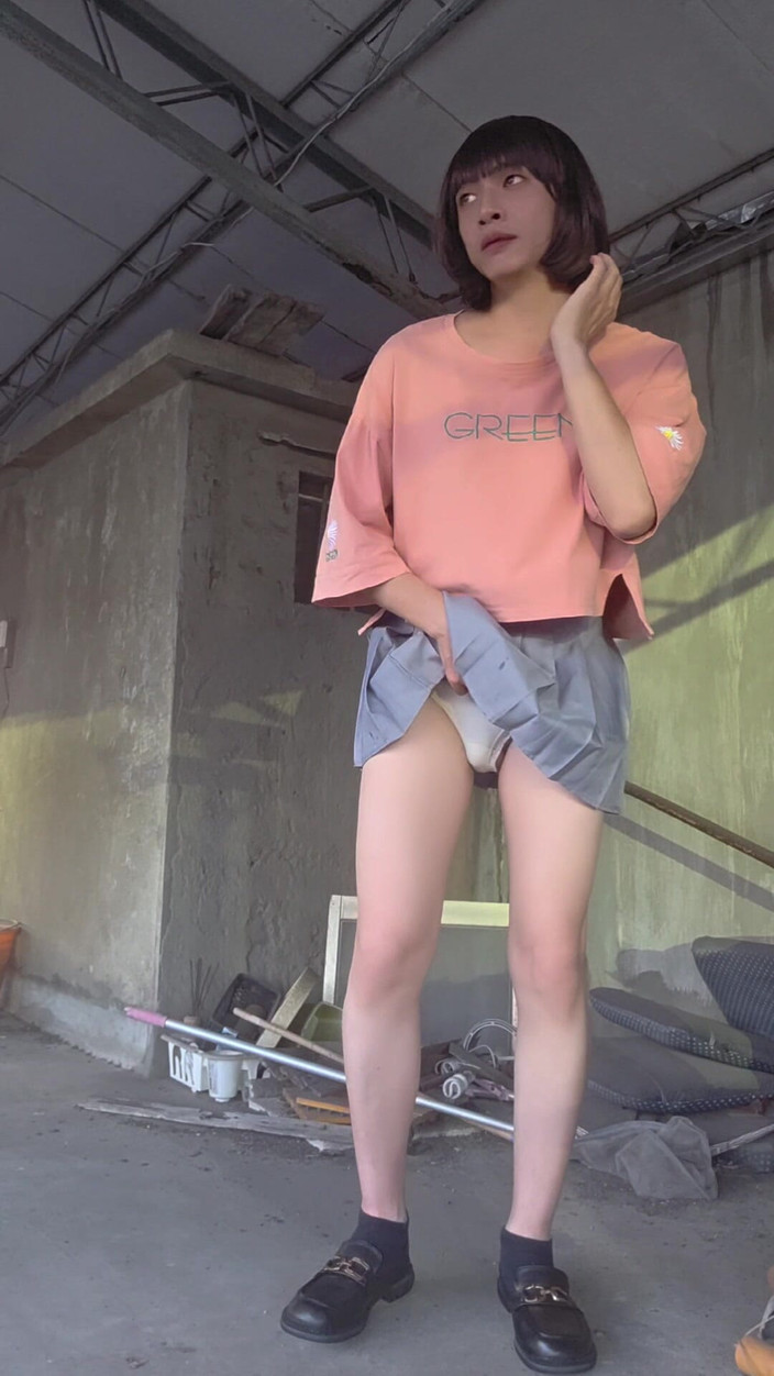 Taiwancdgirl: Một chiếc váy rộng rãi được ghép nối với đồ lót màu...