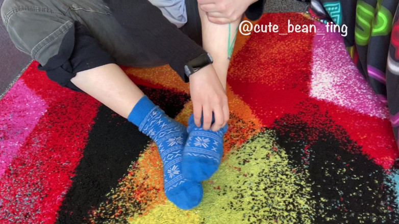 Alice Bean: Bean Strips Her Socks