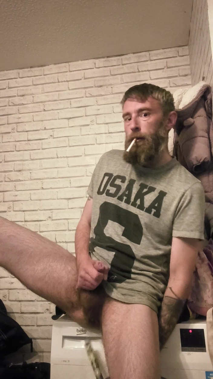 Smoking stoker: Fumando e masturbando com um pouco de diversão