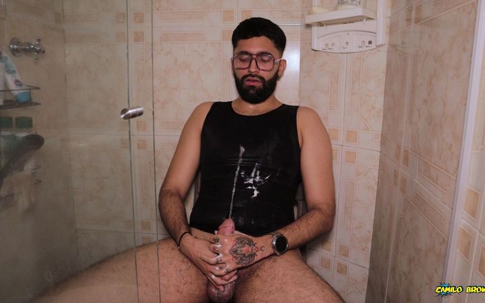 Camilo Brown: Camilo brown edging intensiv seinen großen schwanz, schießt sein sperma...