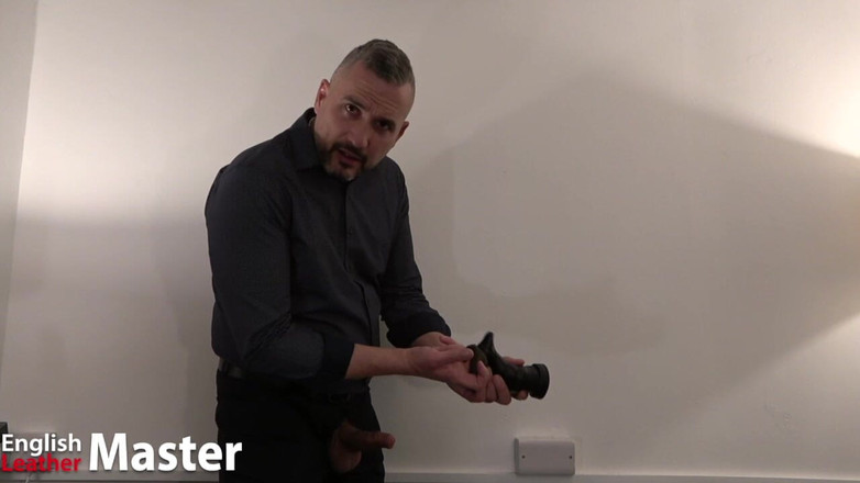 EnglishLeathermaster: 先生がマスターベーターを使い、JOIを付与