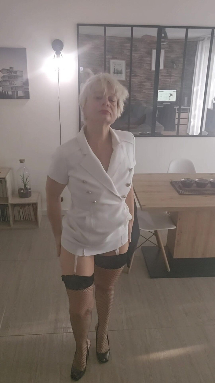 Sofy13: Podpatek, punčochy, kšandy, body Líbí se vám?