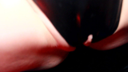 Eva Latexxx: Eva latex fetish si tante seksi dengan pantat bahenol lagi...