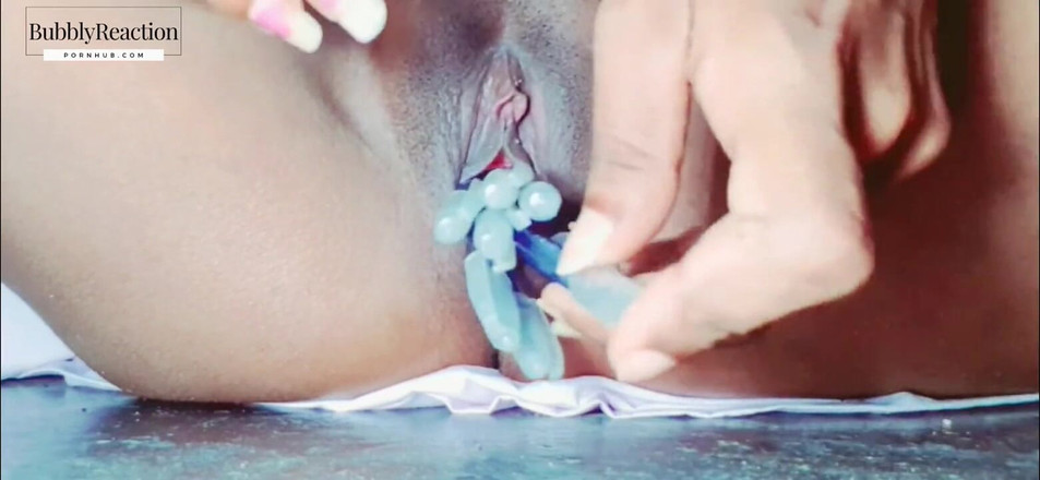 Hashini Hirunika: Fată de peste 18 ani Sinhala cu voce clară