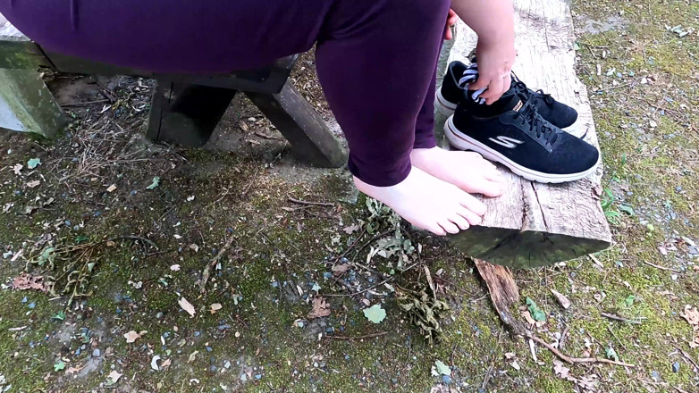 Bouncy Tits Action: Using Her Tits and Vagina While Picnic