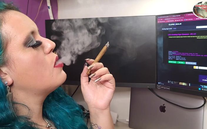 Lilli Cukierek Cox: Fumând un trabuc Habano în timp ce verifică magazinul nostru