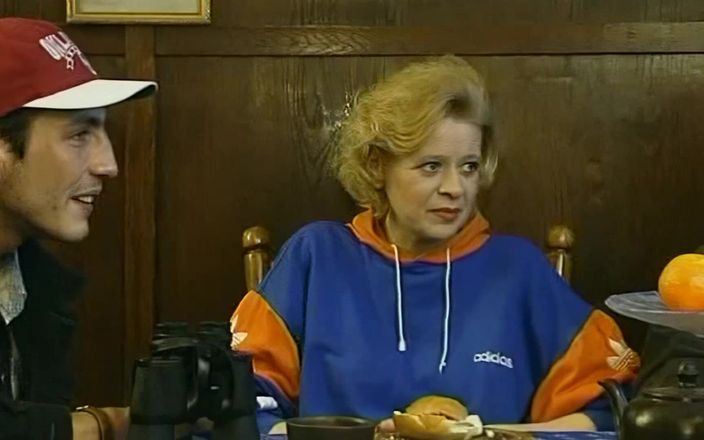 Milfed retro: J’ai rendu visite à la belle-mère de mon copain pour le...