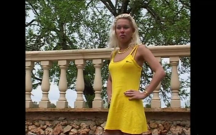 MMV films - The Original: Rubia sexy caliente es follada por una gran polla dura...
