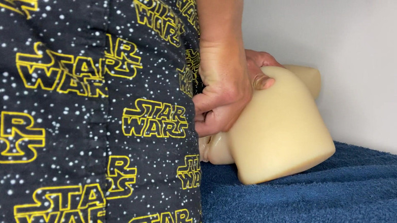 Greedy truck: Ztratila jsem panenství v análním sexu s mým majitelem s...