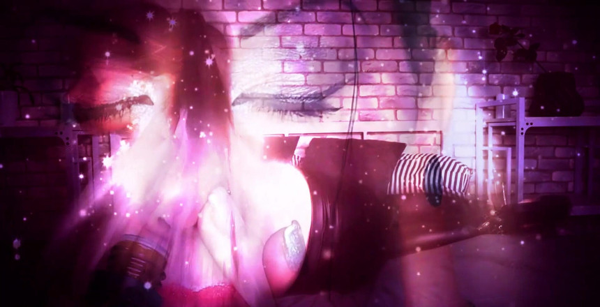 Goddess Misha Goldy: 只是不介意地抚摸我。你无法抗拒我。每次闻到你都觉得自己越来越弱