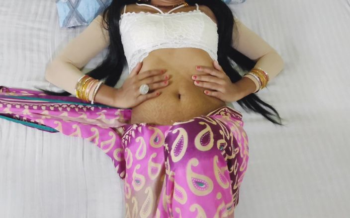 Indianhotcouple: Pretty Bhabhi Enjoyed Pussy Massage - Fingering and Face Fuck