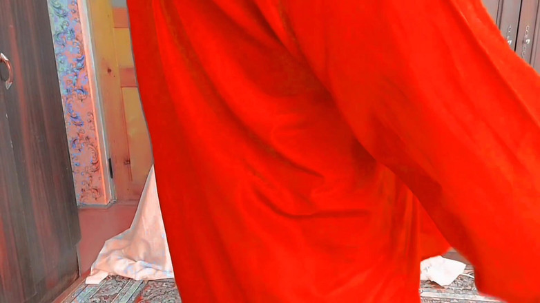 Kitty_Cross: Atemberaubendes Sissy-tanzen sinnlich unter rotem Neonglühen