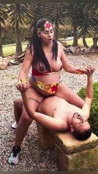 Jag knullar Wonder Woman efter att ha avbrutit min djävulska plan
