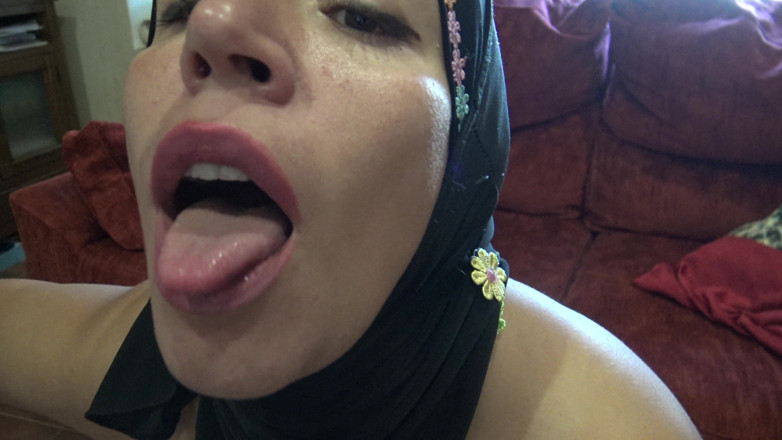 Souzan Halabi: Turkish Girl From Istanbul Put Fingers Inside Her Asshole - Turk...
