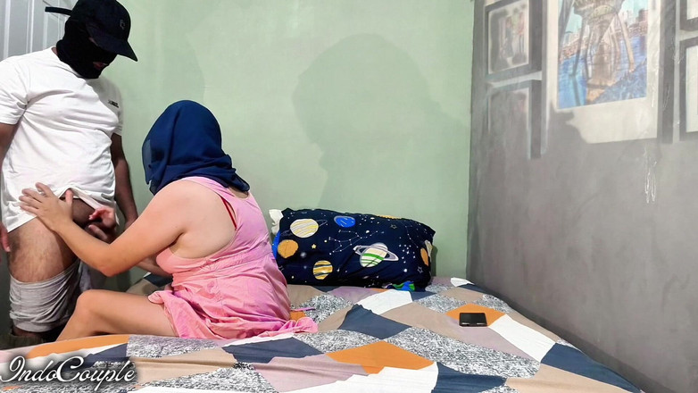 Indo Couple: Tôi bắt gặp chị kế nóng bỏng của tôi thủ...