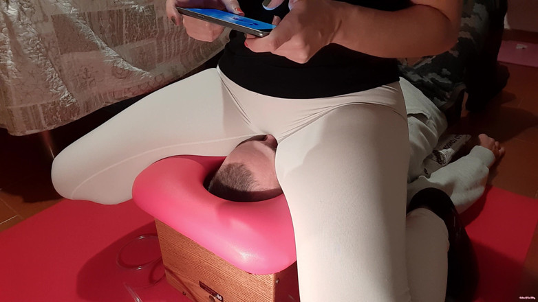 goddess82: Funny Smoth**ing Session Inside the Smoth**box!