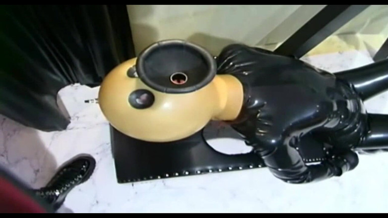 Absolute BDSM films - The original: 穿着乳胶连衣裙的奴隶的束缚统治