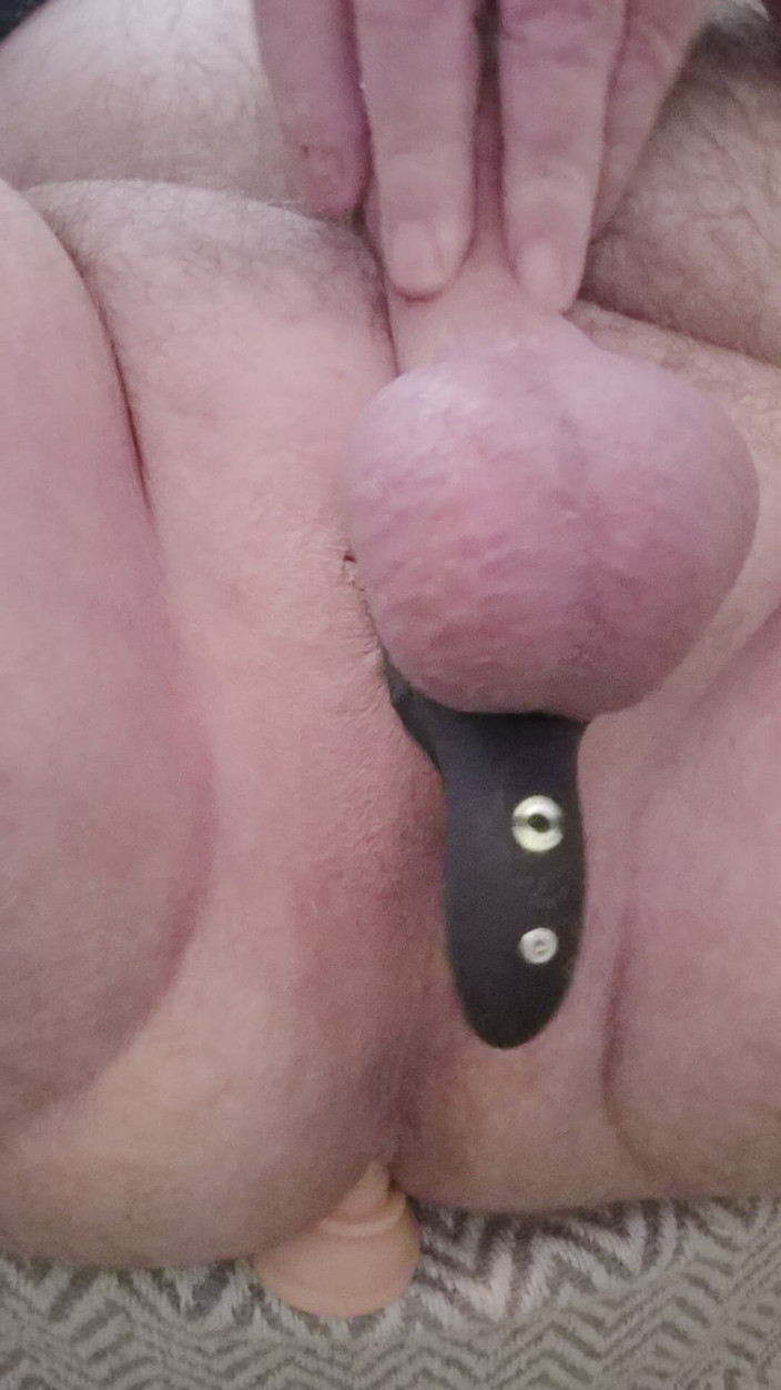 Pellefnatt: Datuk Duduk Di Kerusi Kaki Dan Bermain Dengan Kemaluannya Dengan...