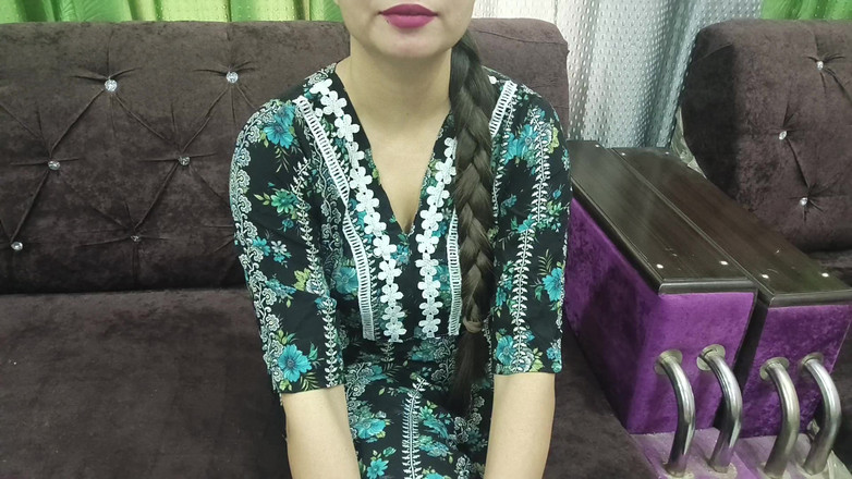 Saarabhabhi6: 義理の妹が初めてチンポを試して、食べながら本当に楽しんでいます