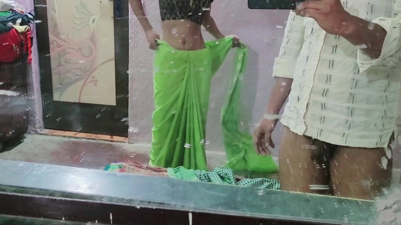 Your kavita bhabhi: Bhabhi Ko Saree Pahenna sikhaya oder Chod Diya