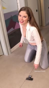 Alice Maze Is a Pee Slut