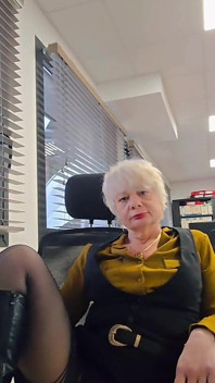 Seksowna w pracy