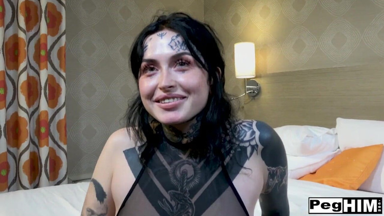 PEGHIM: Tattooed big natural tits Honey Milk strapon pegging in a...