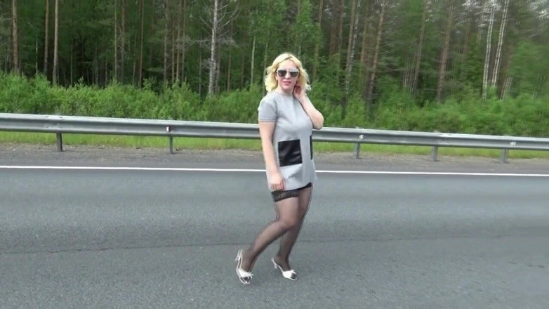 Nylon-Heels: On the road, a hot milf shows her pussy