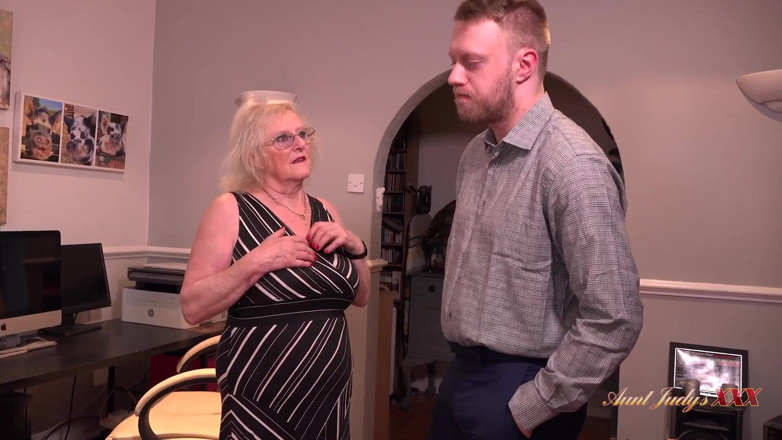 Aunt Judy's XXX: AuntJudysXXX - Horny GILF Mrs. Claire Fucks the Debt Collector