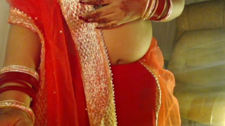 HotGirl21: 非常热辣的印度大性感胸部表演。