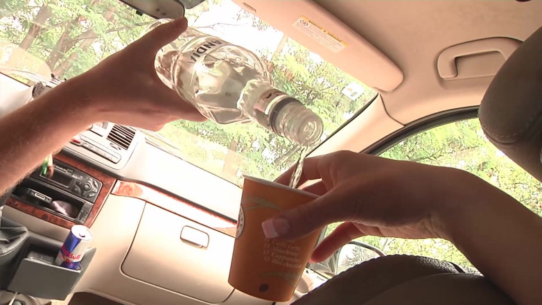 Fratgirl Affairs: Beautiful babe loves riding cock in the car