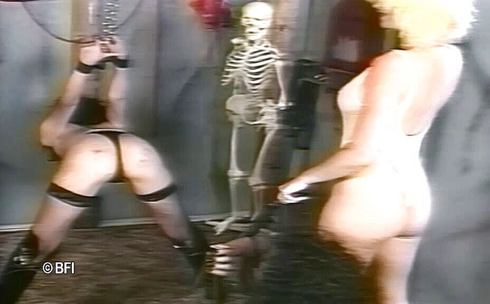 House of lords and mistresses in the spanking zone: Controllato