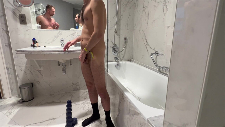 Brett Tyler: Un băiat cu pizdă în cușcă îmi distruge gaura