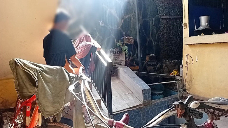 Famly sex: Üvey erkek arkadaşı çok heyecanlıydı