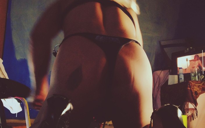 Vkta77: Ashley se cítí špinavá a nadržená si vezme dobrého muže