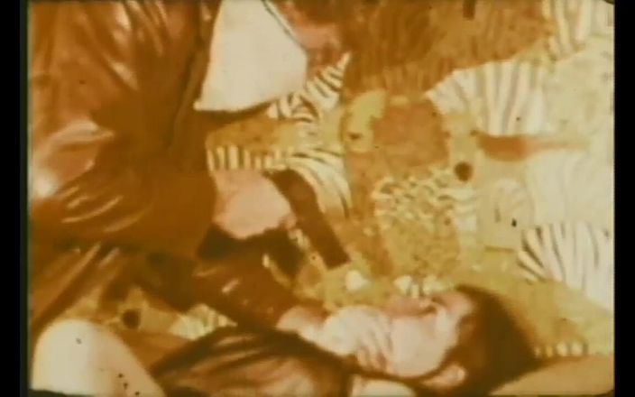 Vintage Usa: Величезні масивні члени трахають красивих волохатих пизд, вінтаж (повний фільм)