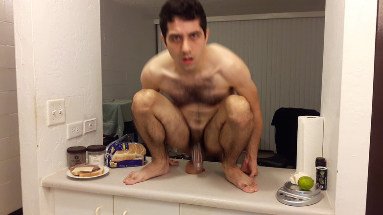 Ricky Cage: Dělání sendviče - jízda na robertku na kuchyňské lince