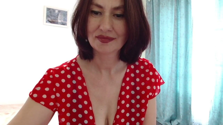 ANGELA_LADY: Tesão peluda milf cuspida em seus grandes peitos bonitos Halis