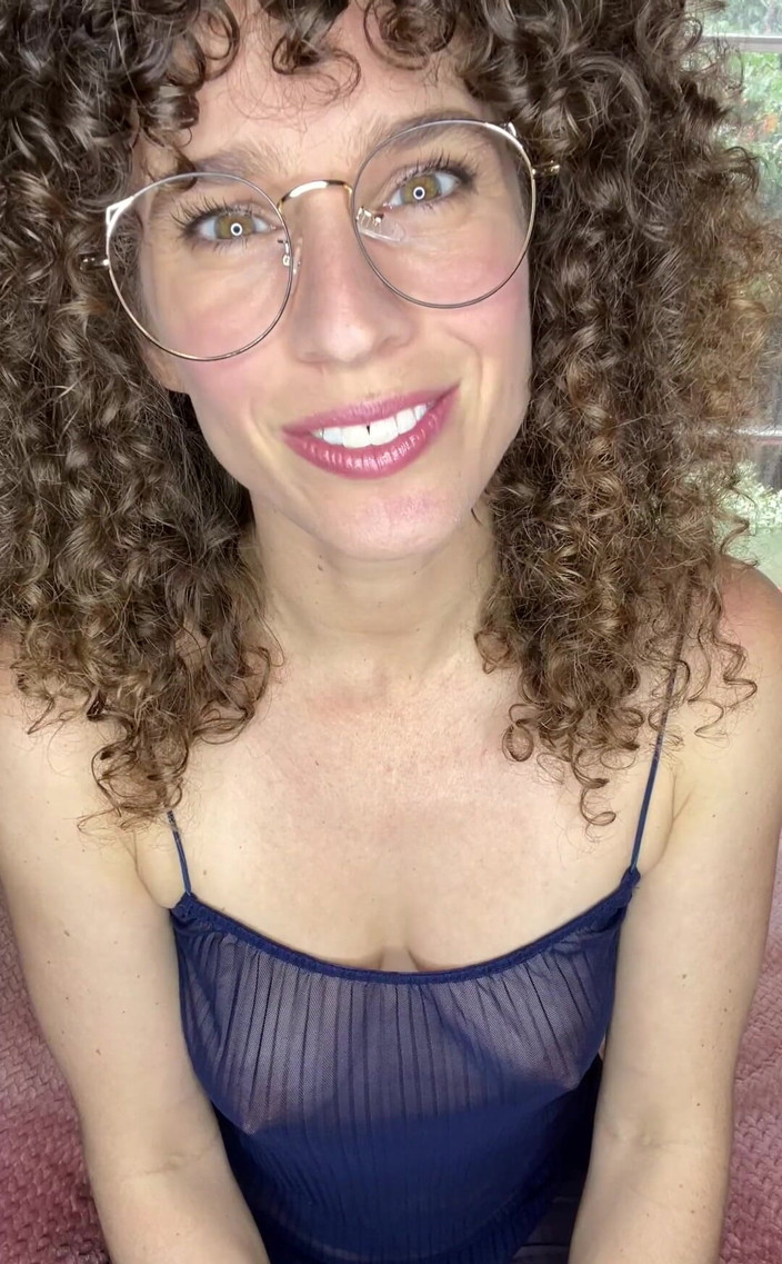 VibeWithMommy: Stepmommy JOI! I Need You.. I Need You to Lick...