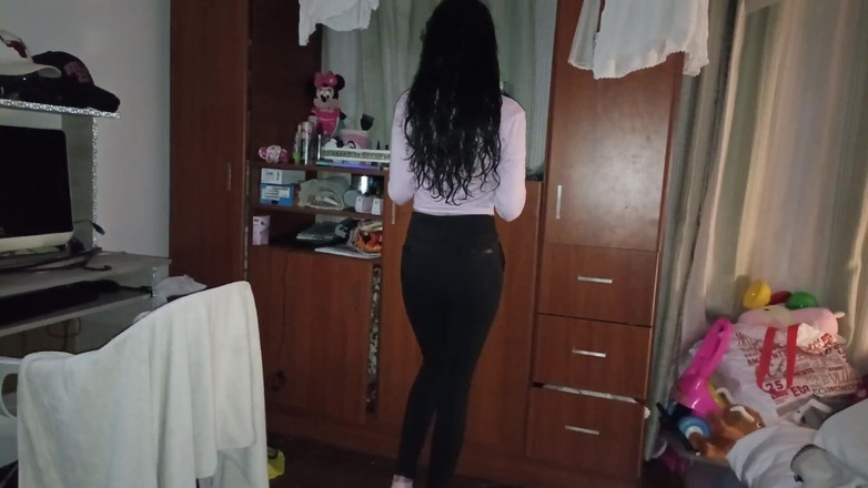 Jopy sex: Un bărbat mascat de Halloween o fute pe iubita celui...