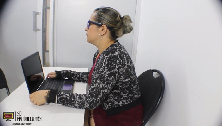 markus: Výměnou za zvýšení platu šukám svého šéfa - část 1 - Porno ve španělštině