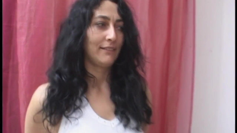 Real Home Made: Vecina excitată are parte de toate pulele disponibile