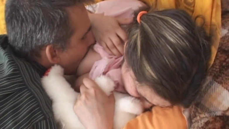 My porn family: Mature man bangs the young stepdaughter of his neighbour