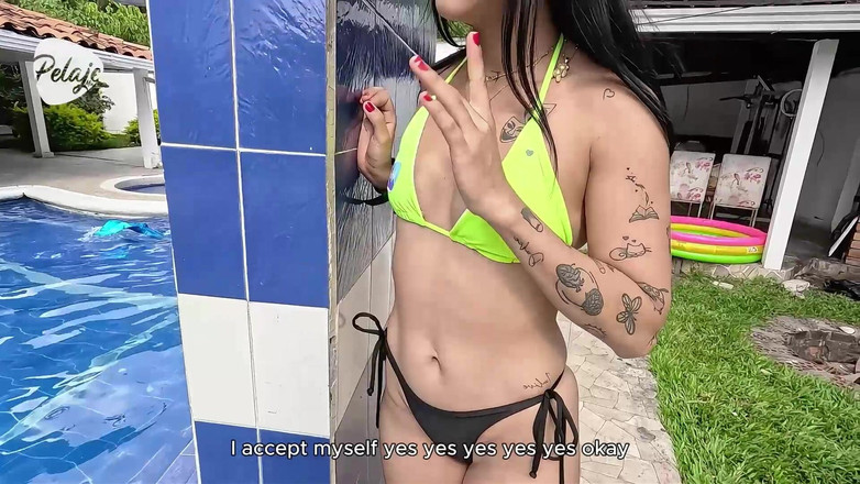 Pelaje mix: Una Latina Triste Encuentra a Un Tritón Y Decide Chuparle...